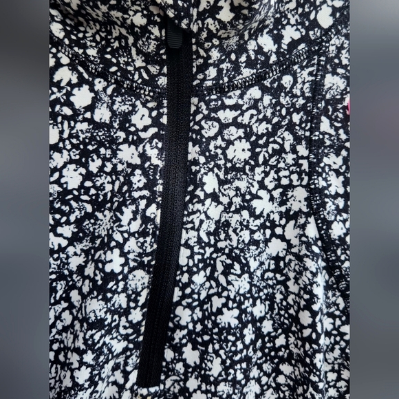 LULULEMON IT'S RULU RUN 1/2 ZIPPER LONG SLEEVE BLK/WHT S/M - Picture 2 of 7